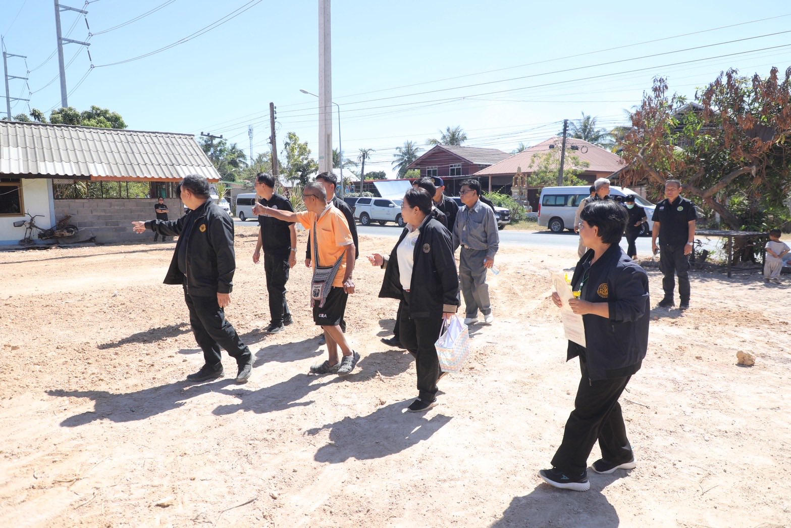 title - “ส.ป.ก. ไม่ทิ้งใครไว้ข้างหลัง” เลขาฯ สั่งลุย ศูนย์เคลื่อนที่ เร่งช่วยเกษตรกรในเขตปฏิรูปที่ดินในพื้นที่เสี่ยงภัย